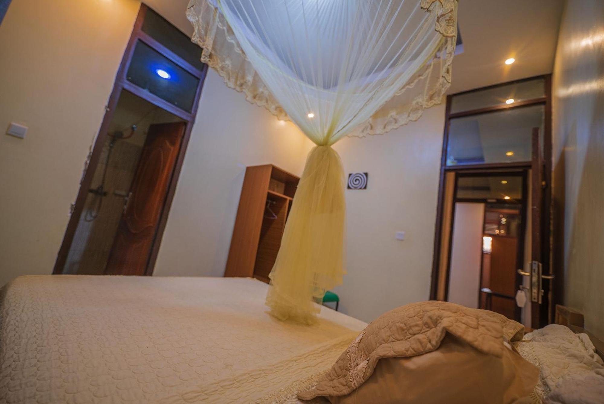 Anna Gold Hotel Кигали Экстерьер фото