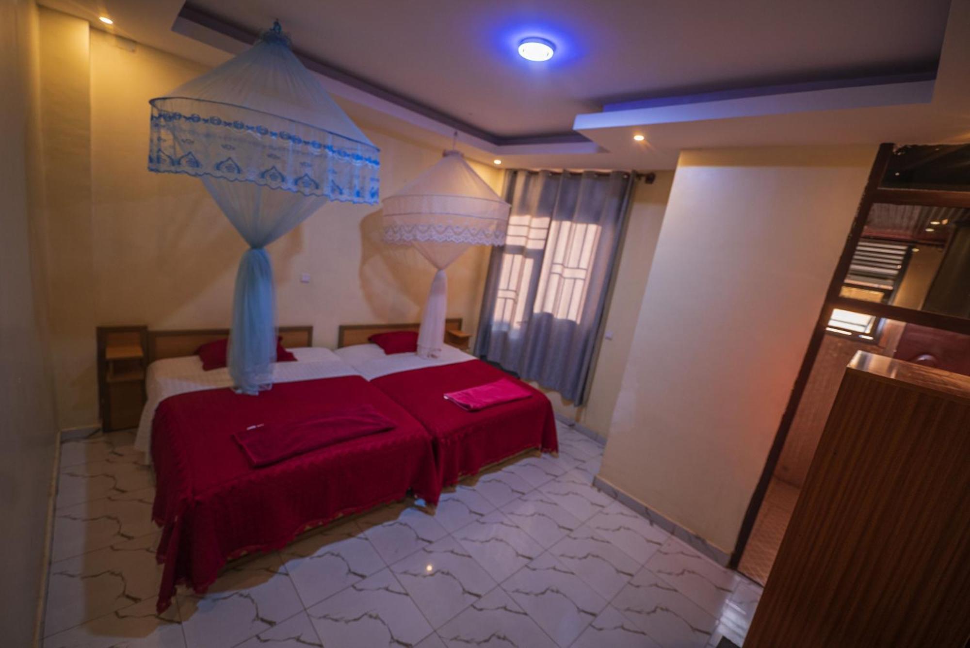 Anna Gold Hotel Кигали Экстерьер фото